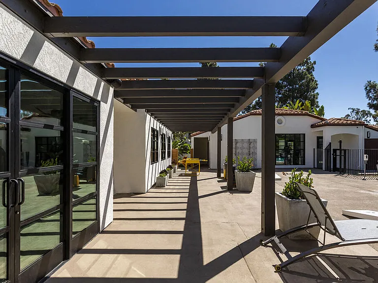 La Jolla Blue Apartments — Photo 27