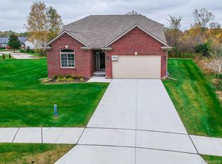 30023 Camden Cir, New Baltimore, MI