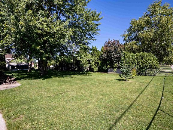 3rd image of 602 W Bent Ave
