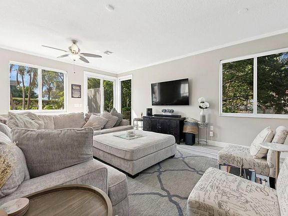 4th image of 2912 S Port Royale Lane
