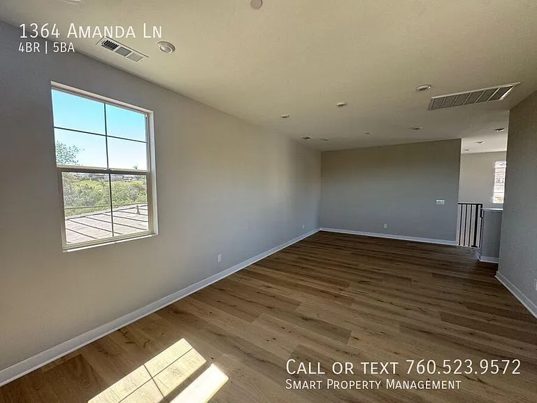 1364 Amanda Ln — Photo 8