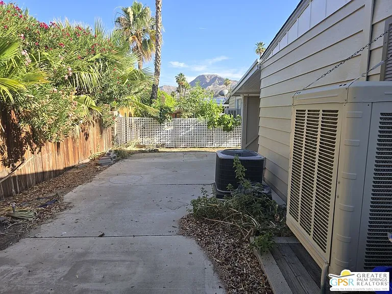 38 N Paseo Laredo — Photo 17
