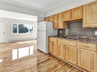 37 Spread Oak Ln, Waterbury, CT 06704