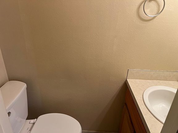 4th image of 609 Rolling Hills Dr APT D