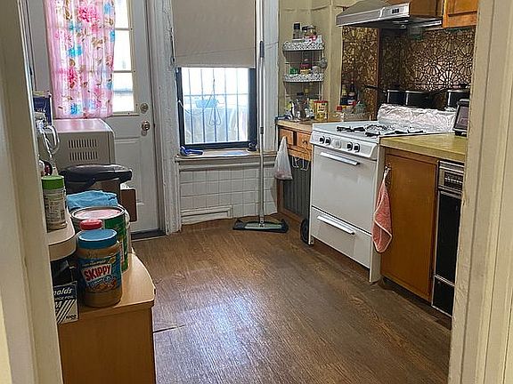 4th image of 758 52nd St