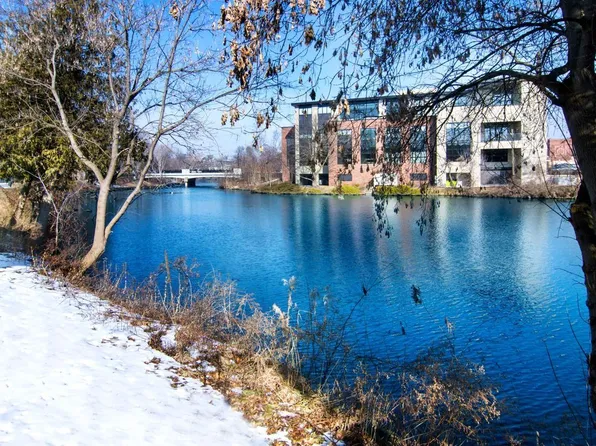 621 Riverine Dr APT 205, Traverse City, MI 49684