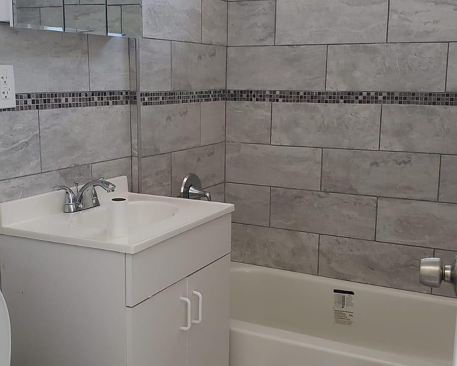 2nd image of 415 S Broadway