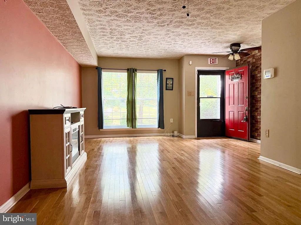 2 bed, 2.5 bath, 1666 sqft, $2,200 — Photo 4