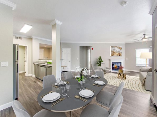 3250 Laurelhurst Dr APT 207