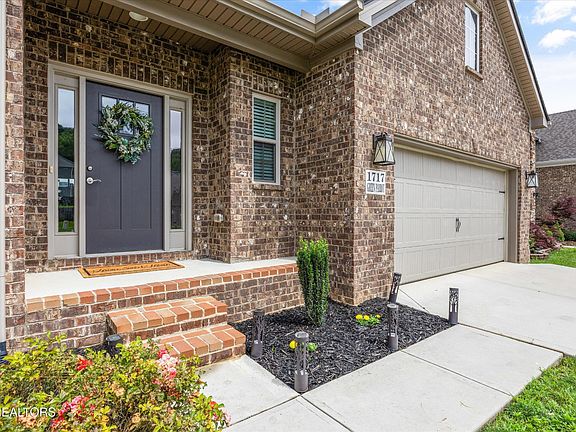 2nd image of 1717 Green Parrot Dr
