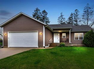 1720 Whispering Pines Ct SW, Cedar Rapids, IA 52404