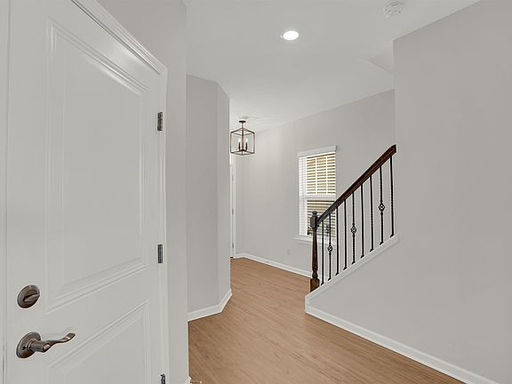 4th image of 748 N Pinewalk Way