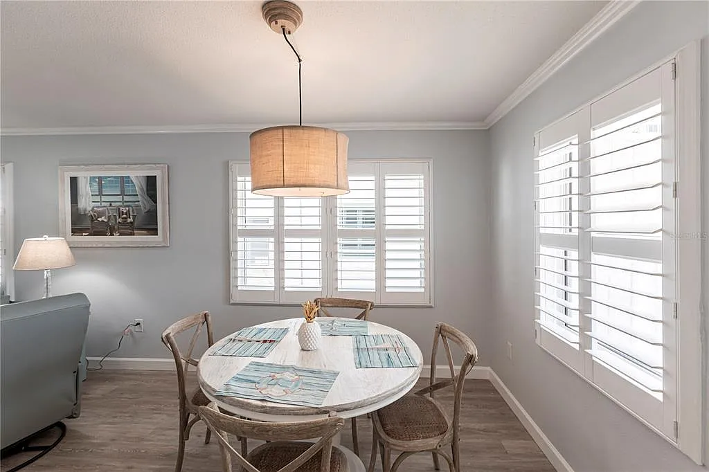 1 bed, 1.5 bath, 696 sqft, $5,970 — Photo 3