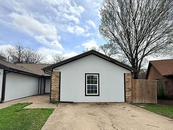 2nd image of 1020-1022 Vera Ct #1020