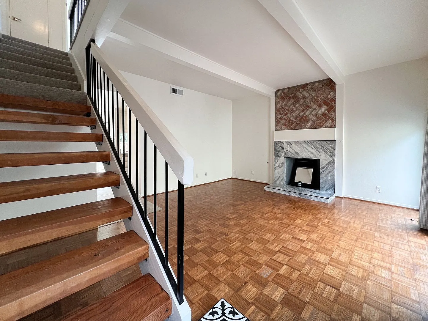 Beautifully Remodeled St. Helena Townhome with Pool Access & 2-Car Garage — Photo 3