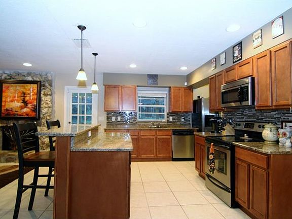 4th image of 1526 Solway Ct
