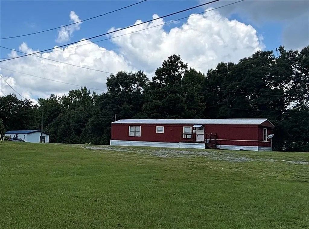 3 bed, 2.0 bath, 850 sqft, $1,100 — Photo 1