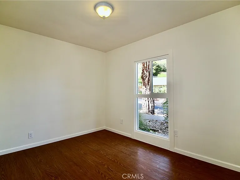 21470 Providencia St — Photo 14