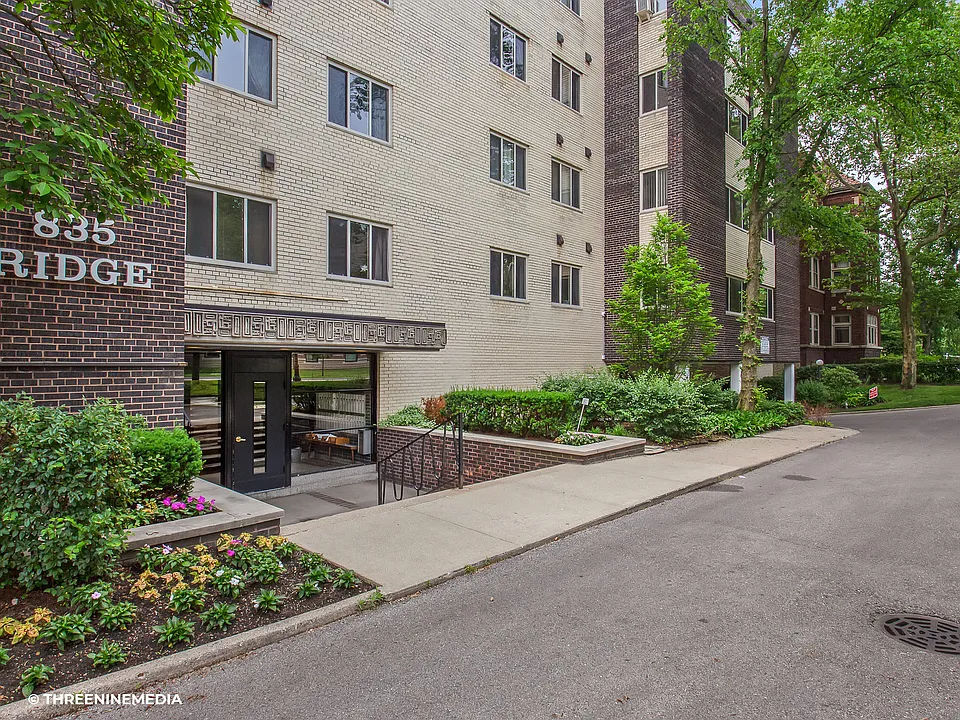 835 Ridge Ave #402