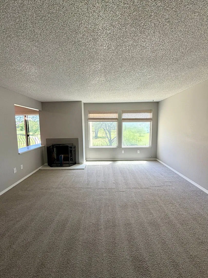 Golf Course Views! 2 bed, 2 bath with Balcony! First month free rent!! — Photo 4