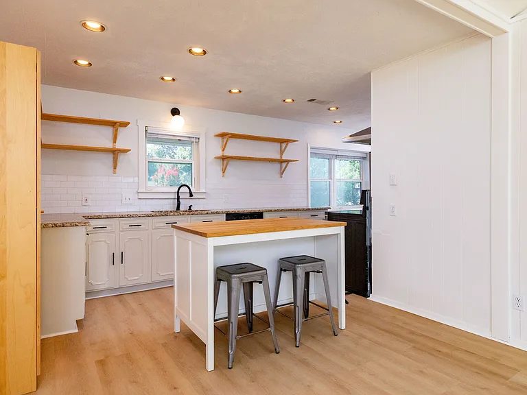 2212 Ridge Ln — Photo 8