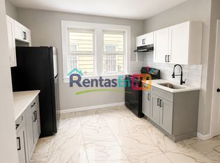 100 Smith St #1B, Newark, NJ 07106