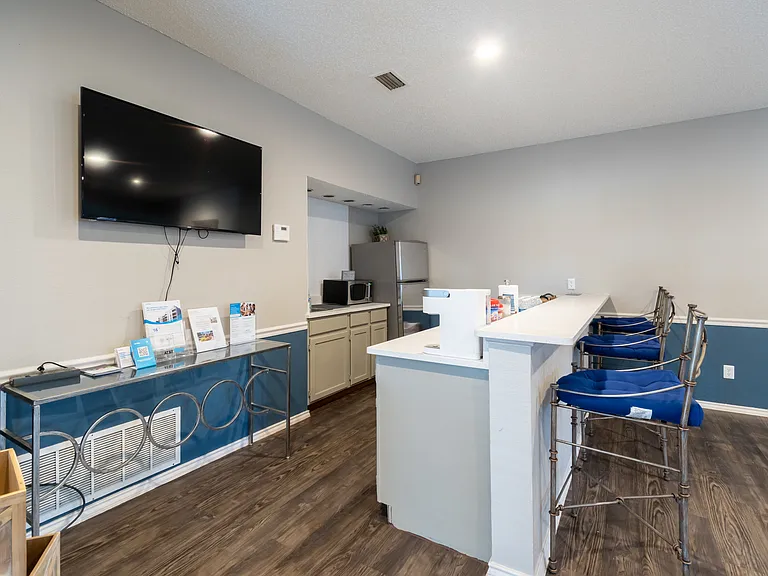 La Prada Place Apartments — Photo 9