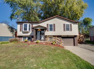 512 Tremont Dr, Godfrey, IL 62035