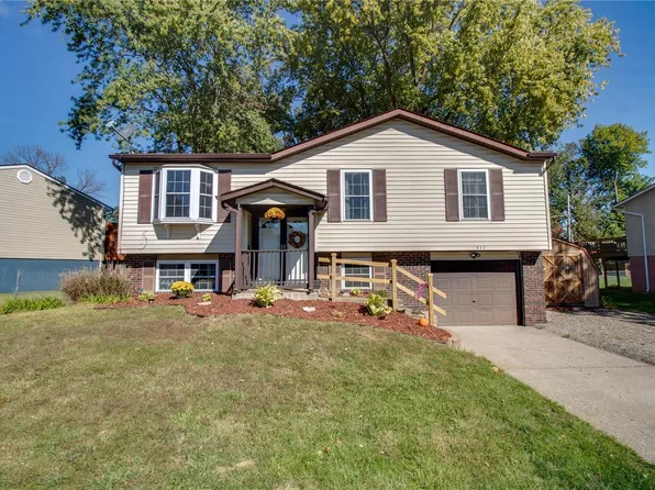 512 Tremont Dr, Godfrey, IL 62035