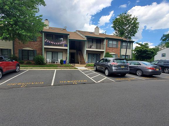 3rd image of 10 Taylor Dr