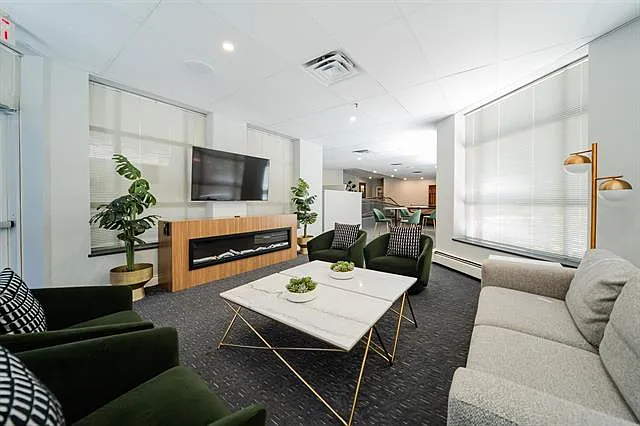 Studio, 400 sqft, $1,995 — Photo 4