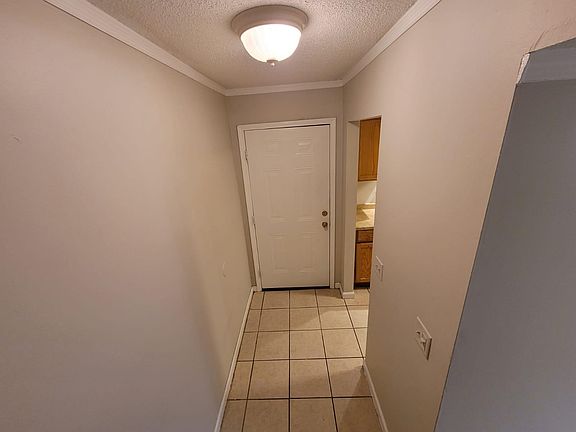 5th image of 901 Olmstead Dr APT 1A