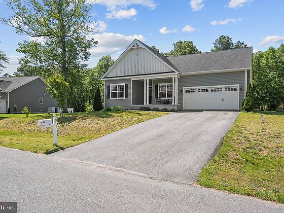 3rd image of 20667 Woodlake Cir