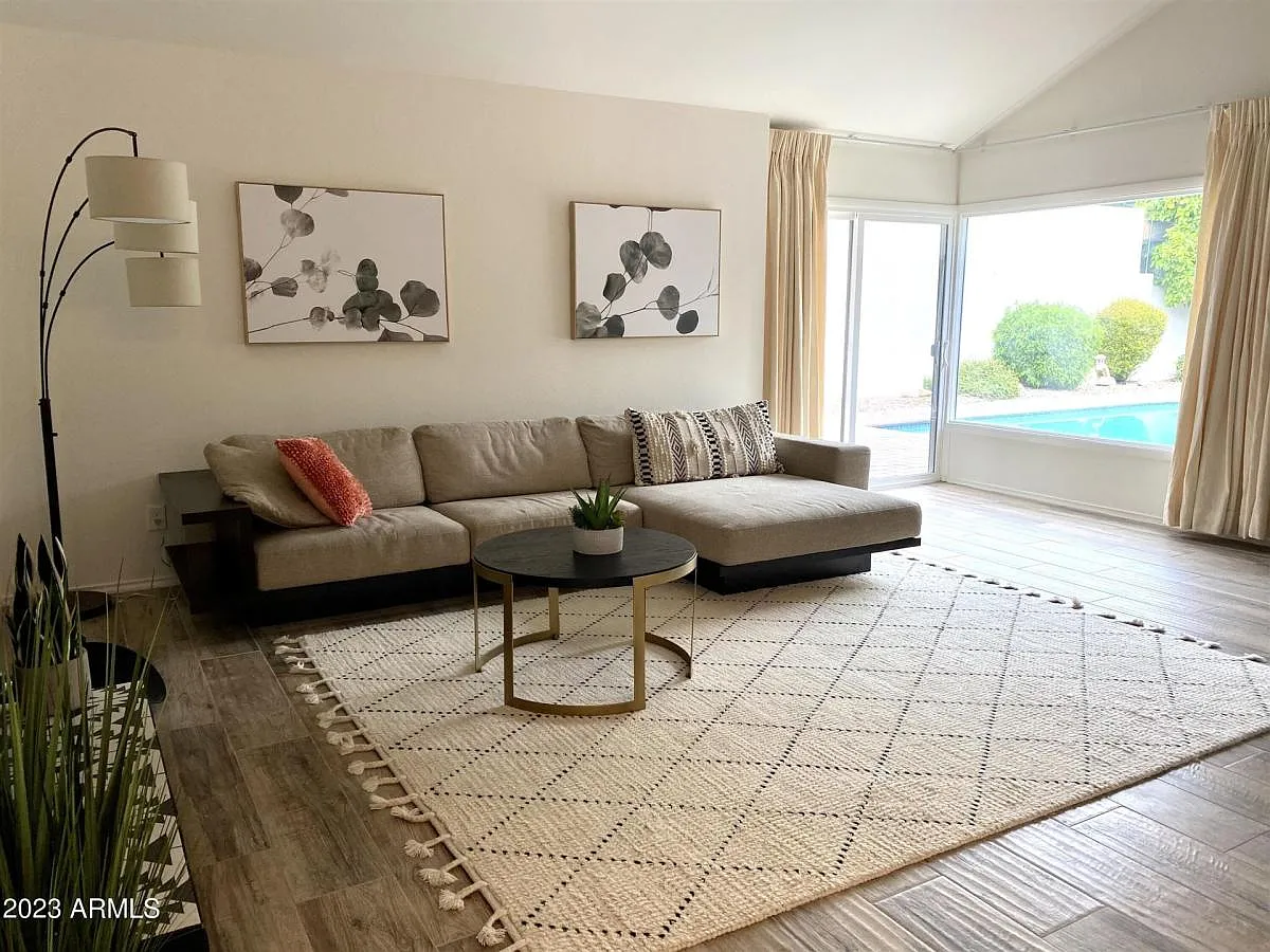 1061 E Segovia Dr — Photo 4