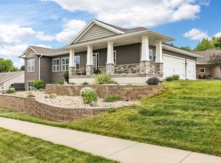 123 Whispering Wind Ln, Center Point, IA 52213