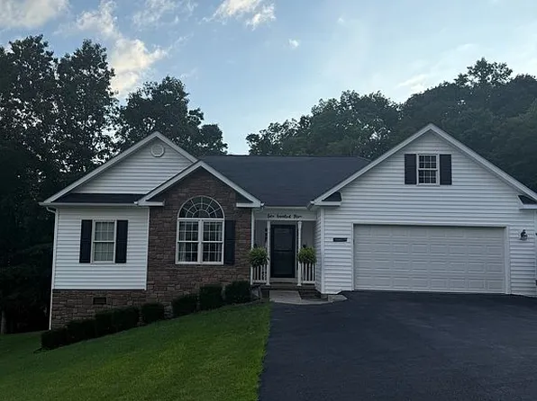 203 Willow Ln, Bluefield, VA 24605