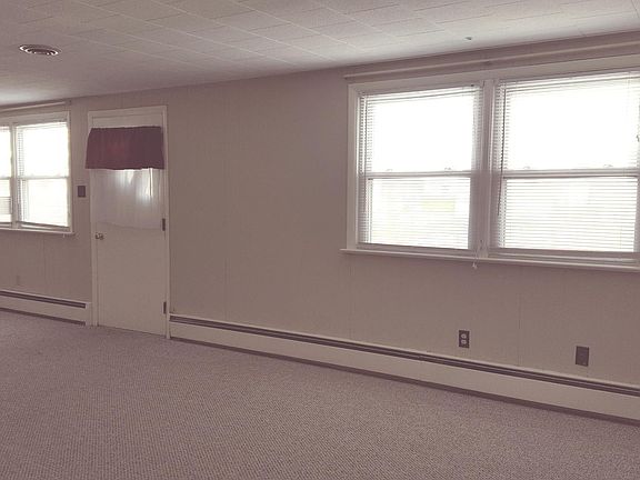 LIVING AREA/MAIN ENTRANCE