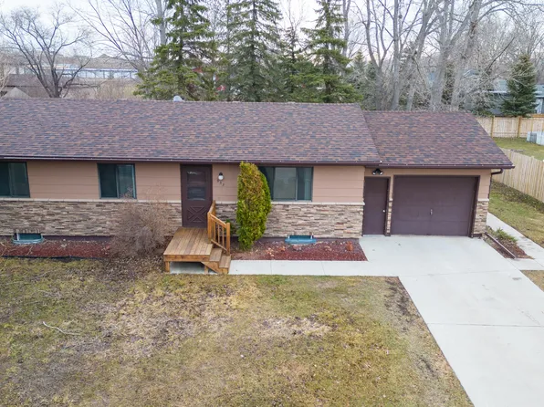 933 11th Ave SE, Valley City, ND 58072