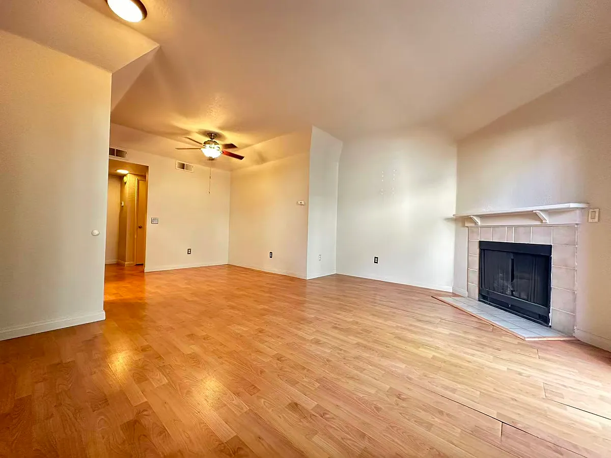 Building Photo - 22881 Hilton Head Dr #256
