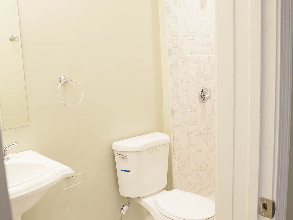 2nd image of 409A Dudley St #3