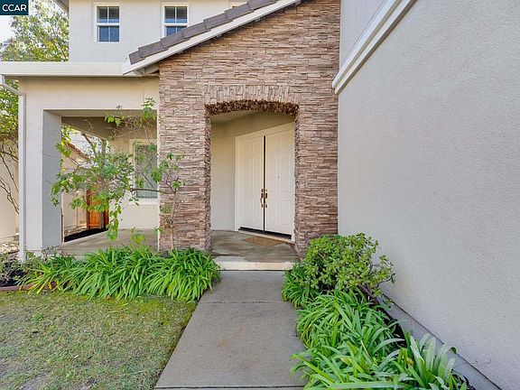 2nd image of 2500 Vallecito Way