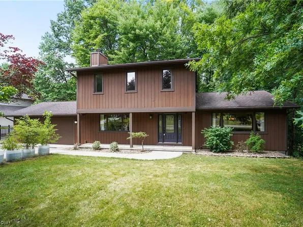 394 Silver Ridge Dr, Akron, OH 44321