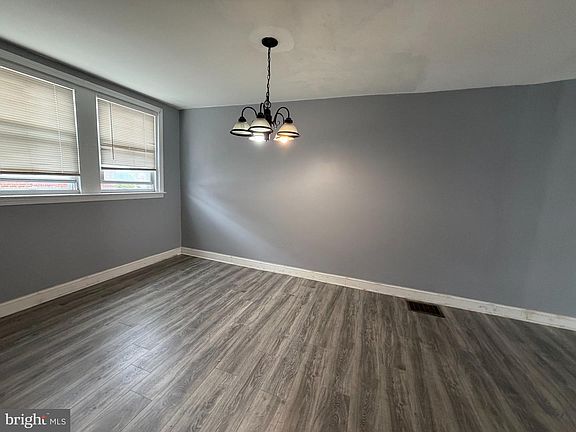 5th image of 4443 Loring St