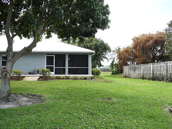 3rd image of 1913 SW Castinet Ln