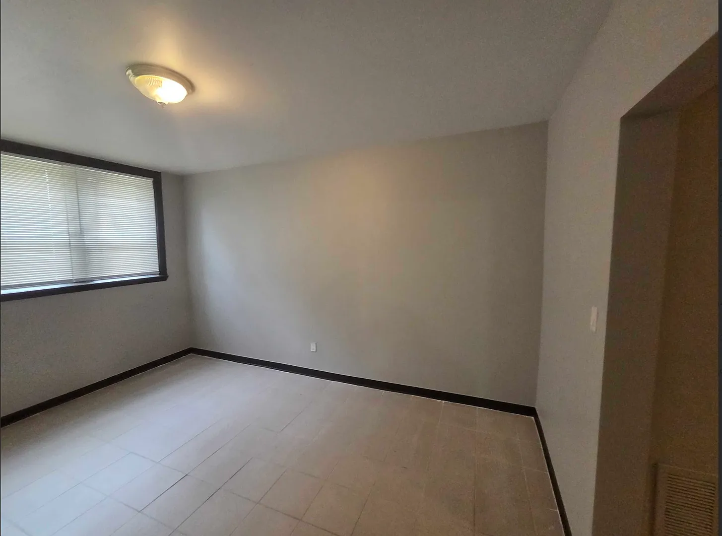 6714 S Prairie Ave — Photo 1