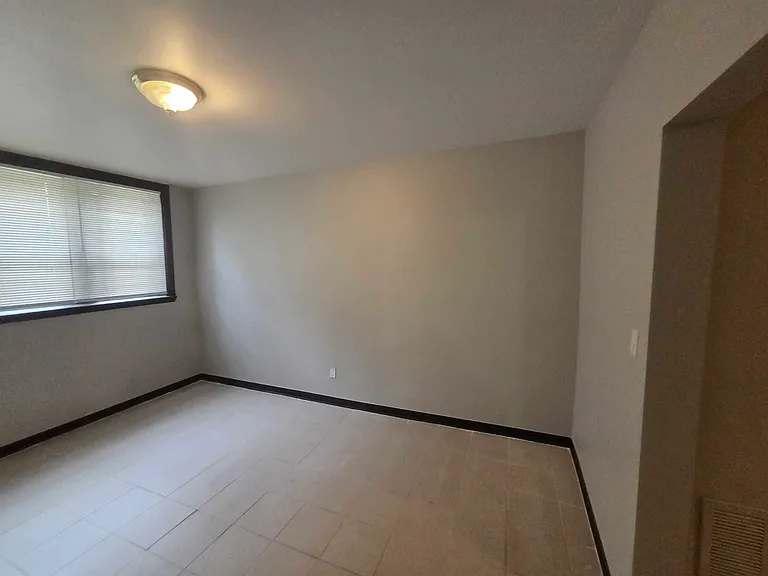 6714 S Prairie Ave — Photo 1