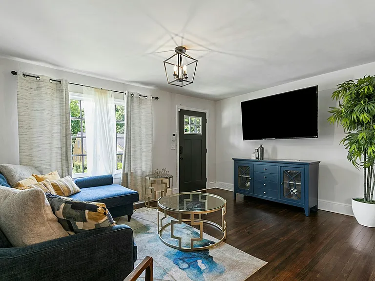 1472 North Ave NW — Photo 4