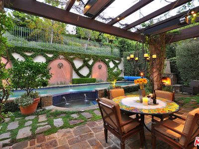2384 Buckingham Ln, Los Angeles, CA, 90077