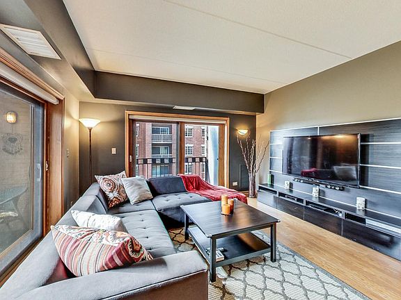 3rd image of 7420 W Lawrence Ave Unit 304