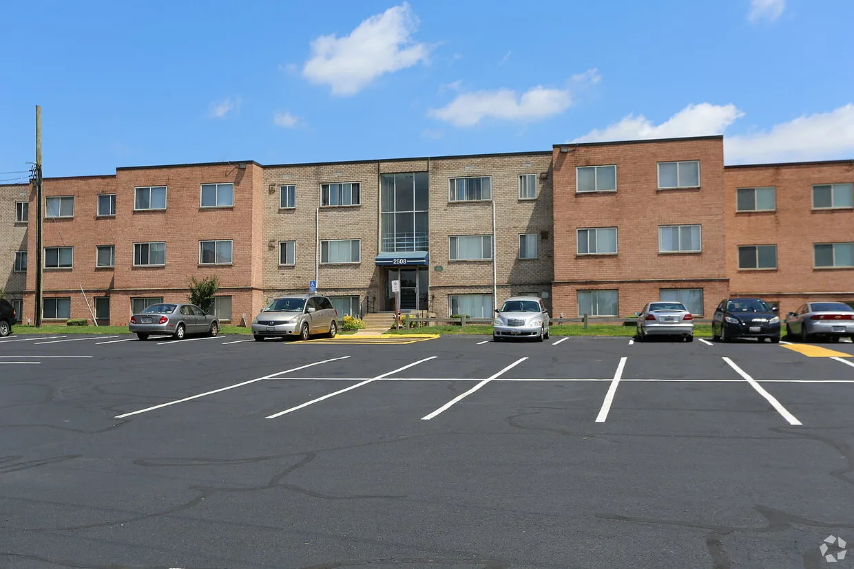 2 bed, 900 sqft, $1,700 — Photo 1